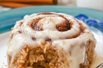 Cinnamon Roll Baked Oatmeal