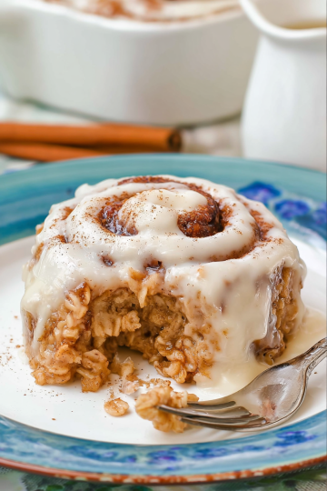 Cinnamon Roll Baked Oatmeal